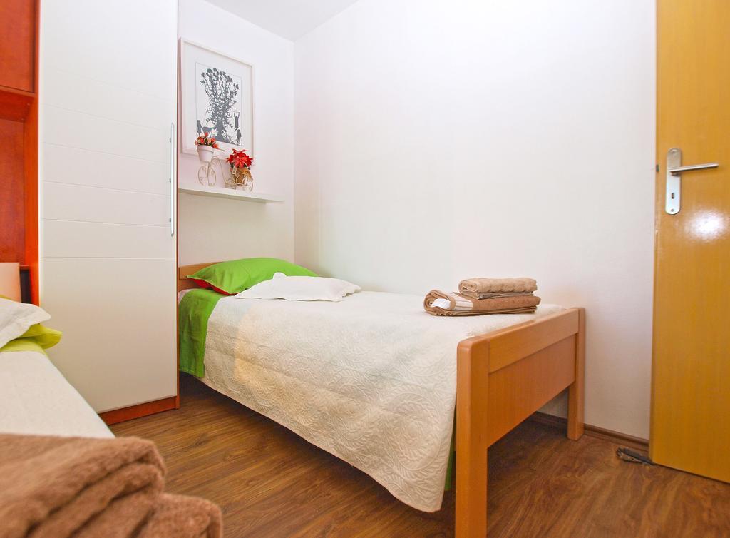 Apartments Tereza 1352 Pula Exterior photo